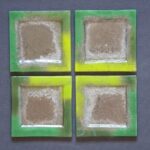 Płaski kwadratowy talerz - Smugi Zielone - 17x17 cm