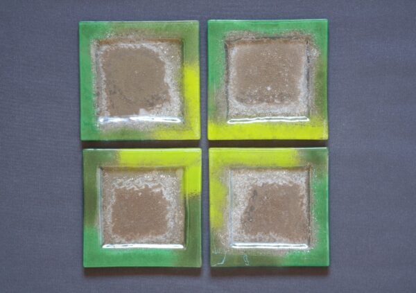 plaski-kwadratowy-talerz-smugi-zielone-17x17-cm Płaski kwadratowy talerz - Smugi Zielone - 17x17 cm